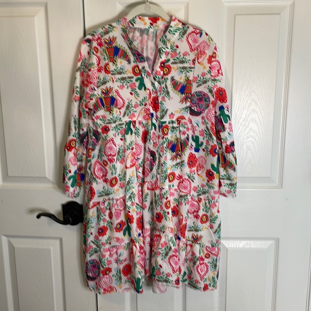 Super cute summer dress or coverup. Very lightweight fun tropical print. NW
